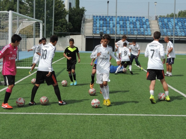 Tocando el balon.jpg